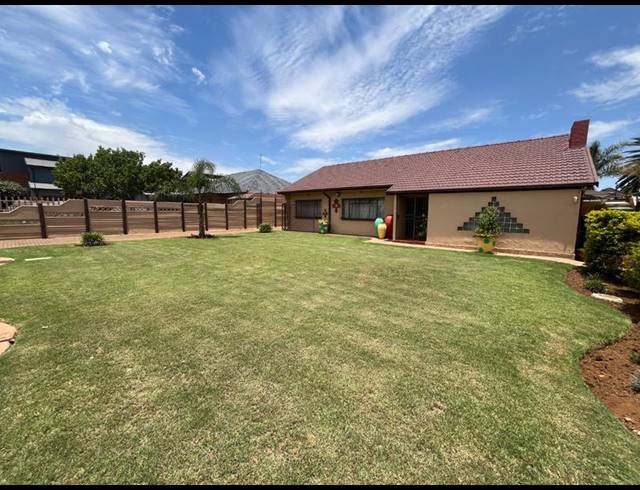 3 BEDROOM HOUSE FOR SALE IN GREENHILLS